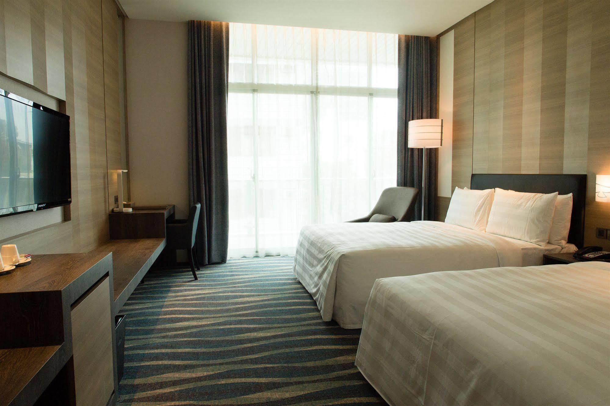 City Suites - Kaohsiung Chenai Екстериор снимка
