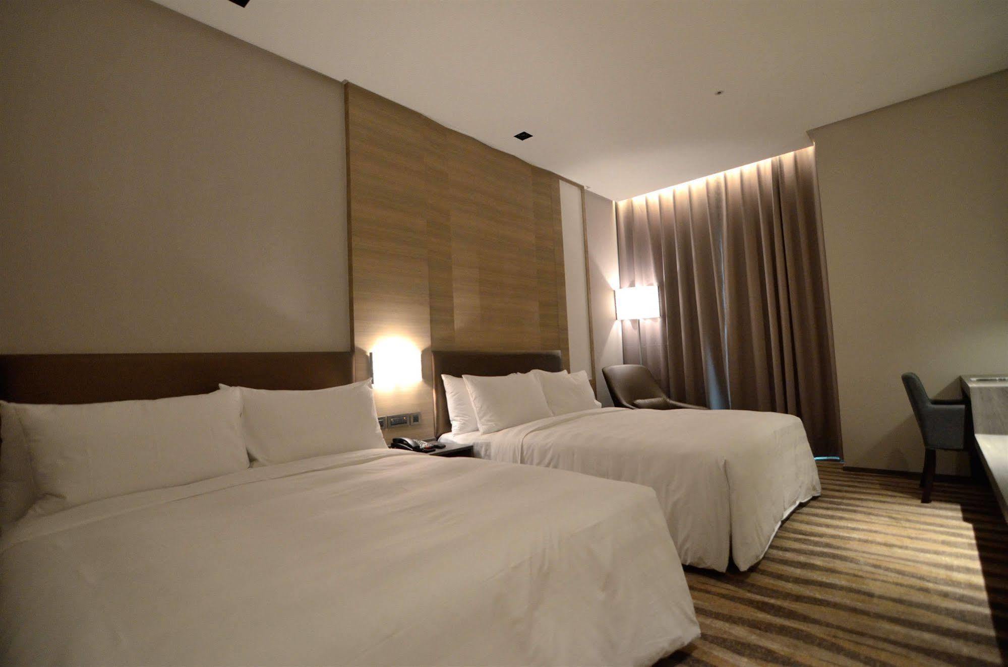 City Suites - Kaohsiung Chenai Екстериор снимка