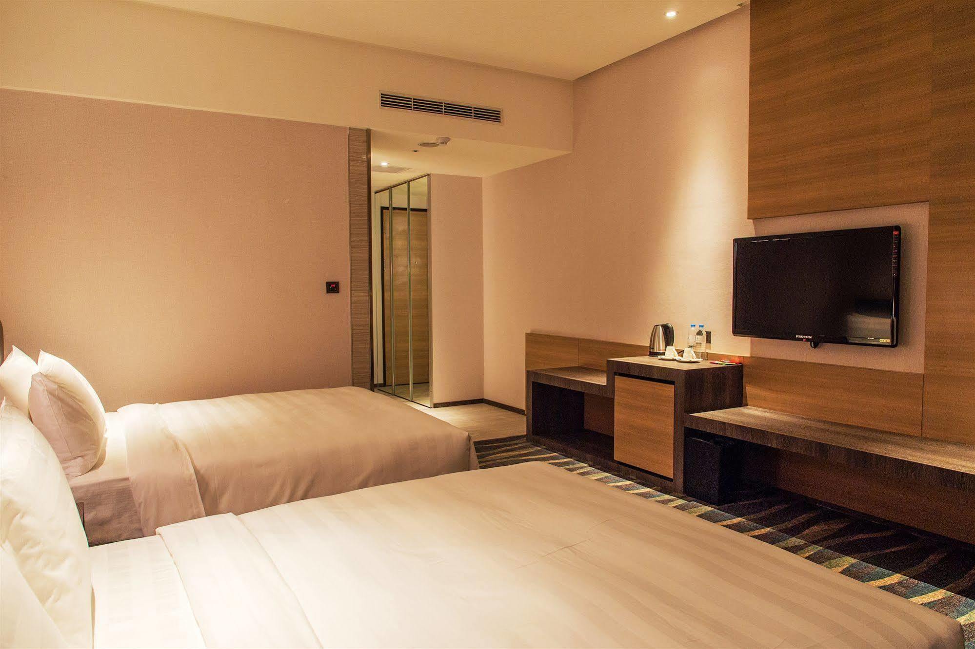 City Suites - Kaohsiung Chenai Екстериор снимка