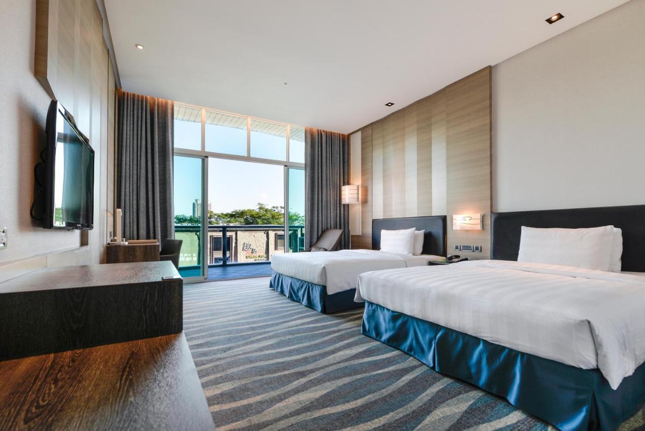 City Suites - Kaohsiung Chenai Екстериор снимка